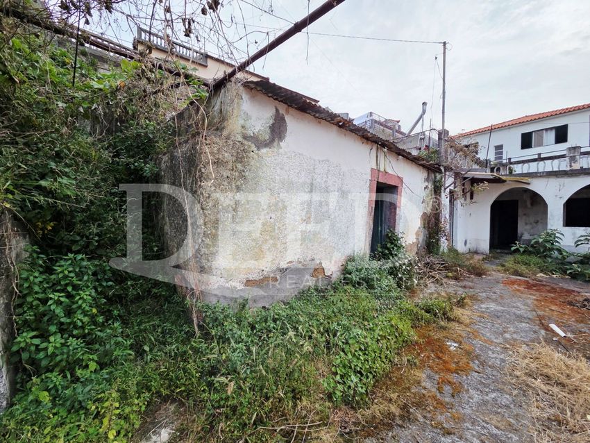 小楼房或独栋别墅出售在 Santo António