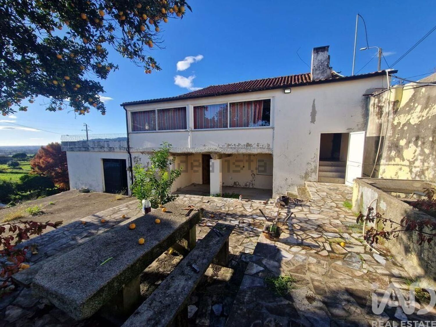 小楼房或独栋别墅出售在 Santa Marta de Portuzelo - 外立面