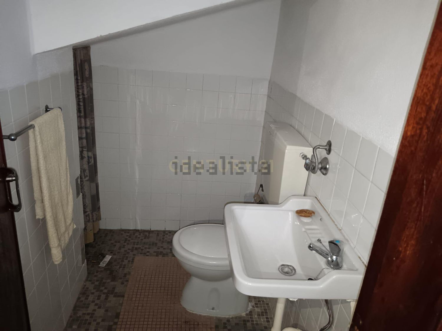 小楼房或独栋别墅出售在Rua de Santo Amaro s/n - 卫生间