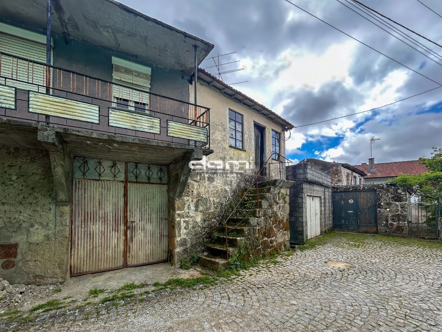 小楼房或独栋别墅出售在 São Pedro do Sul - Várzea - Baiões - 露台