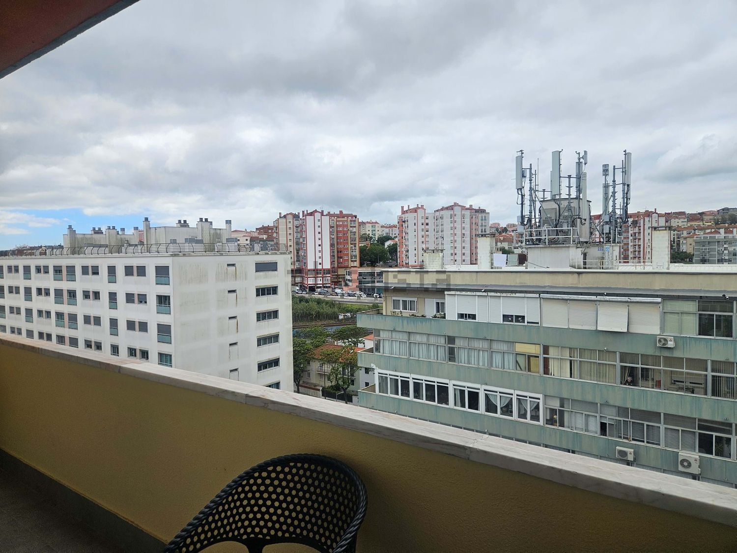 公寓 t3出售在 Bairro de Santa Cruz - 阳台