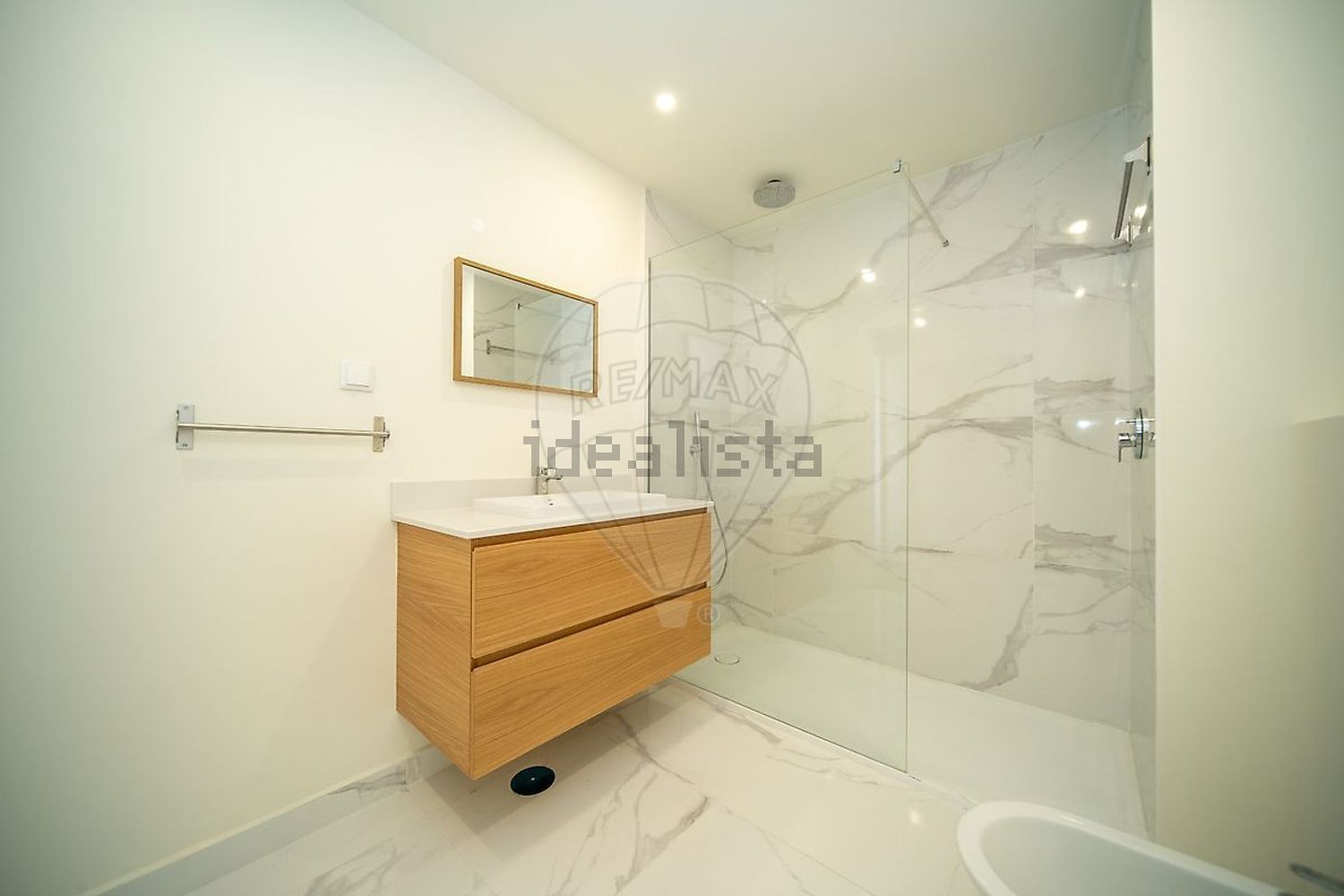 公寓 t1出售在Rua Nossa Senhora do Amparo, 8500 -610 - 卫生间