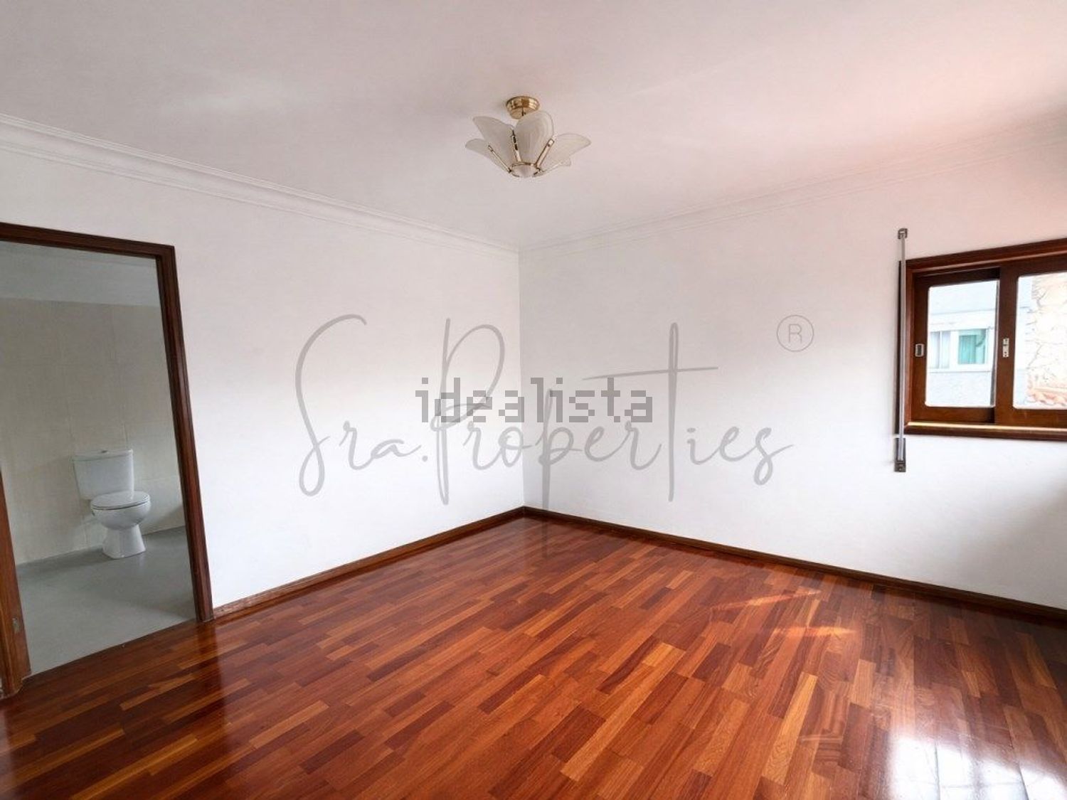 小楼房或独栋别墅出售在 Vila Nova da Telha - 卧室