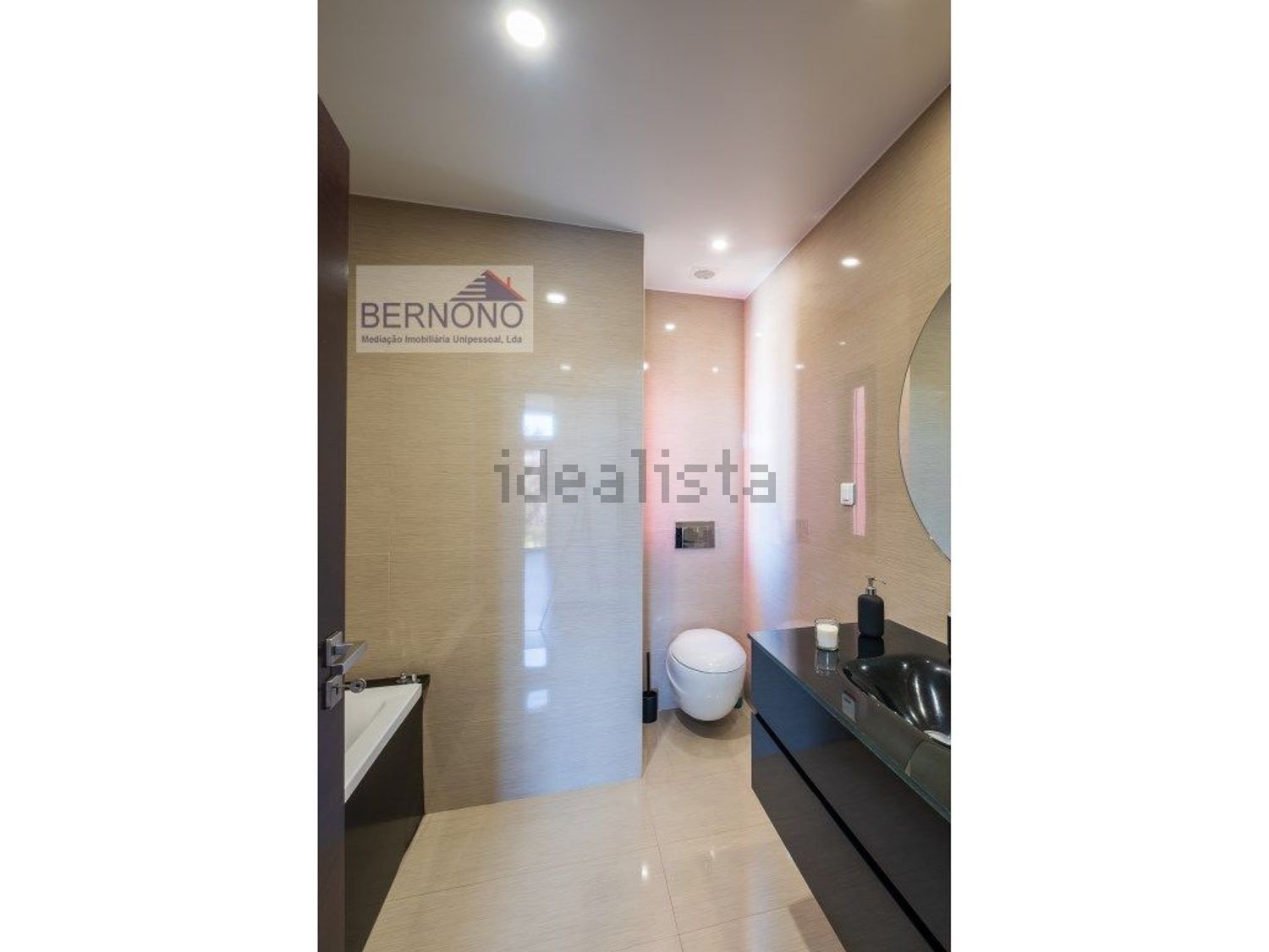 出租小楼房或独栋别墅在Avenida Rio Dão - 卫生间