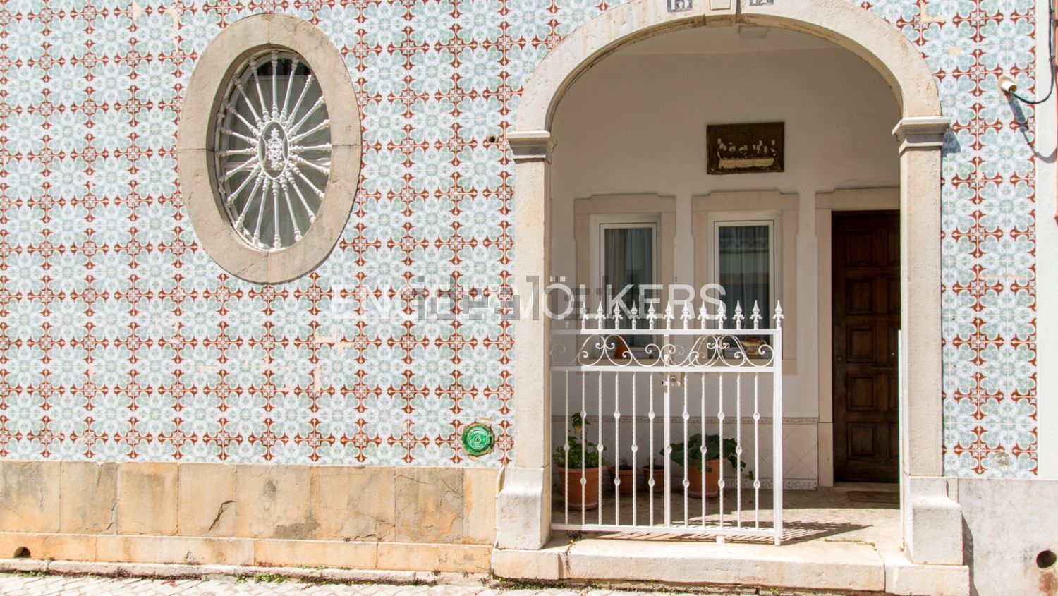 小楼房或独栋别墅出售在 Santa bárbara de nexe - 照片