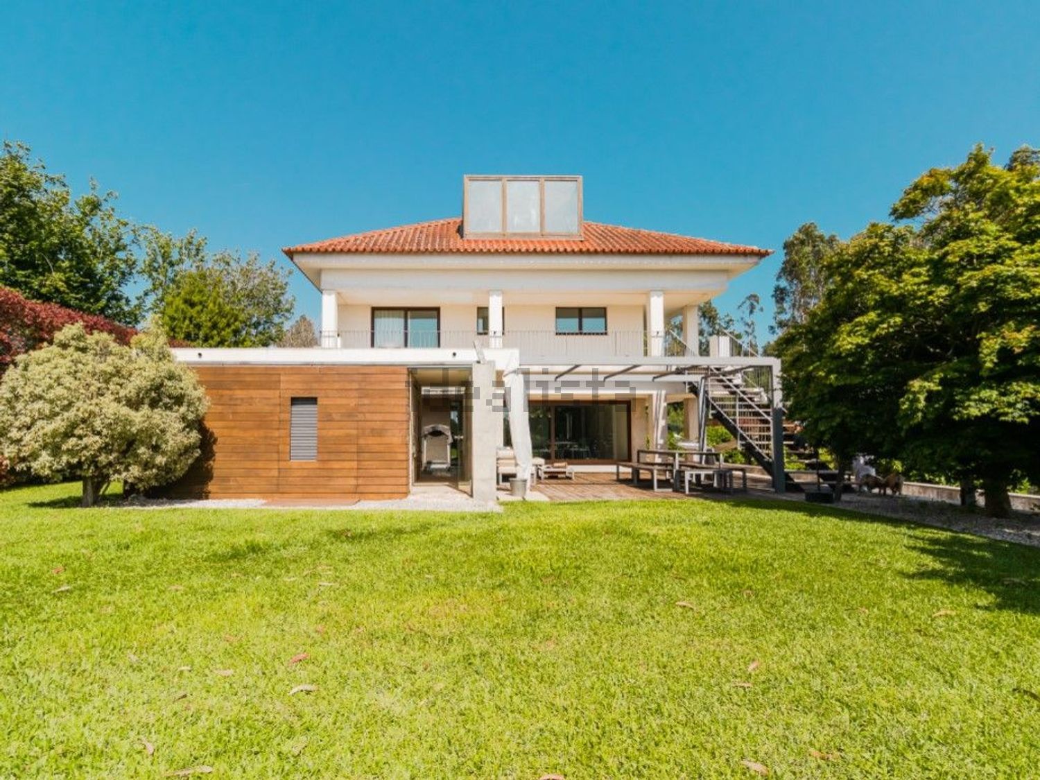 小楼房或独栋别墅出售在 São Miguel de Souto - 外立面