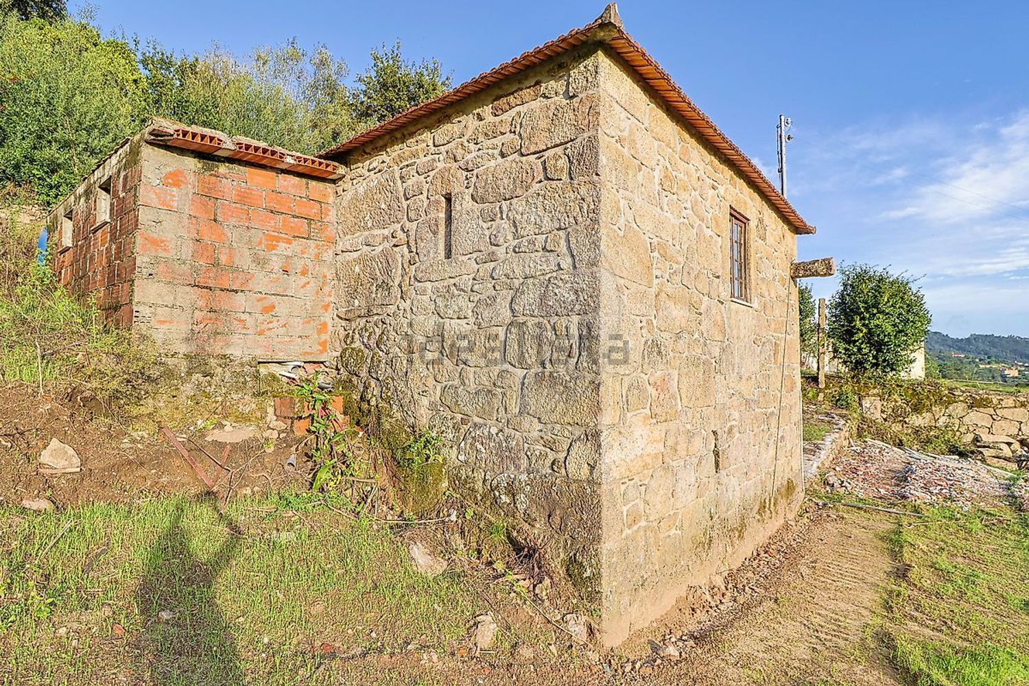 小楼房或独栋别墅出售在Rua da Capela de São Sebastião - 外立面