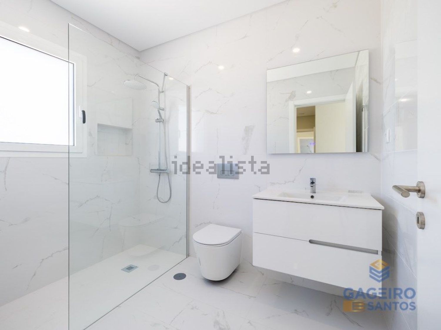 小楼房或独栋别墅出售在 São Martinho do Porto - 卫生间