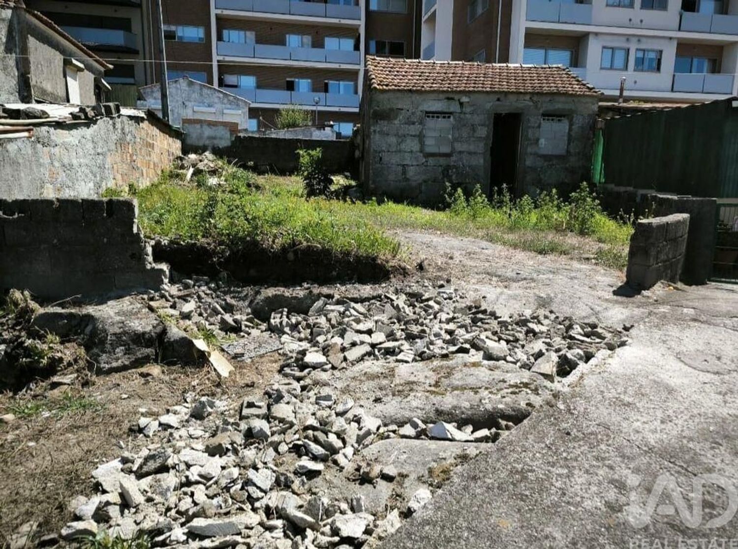 小楼房或别墅出售在 Areosa - 外立面