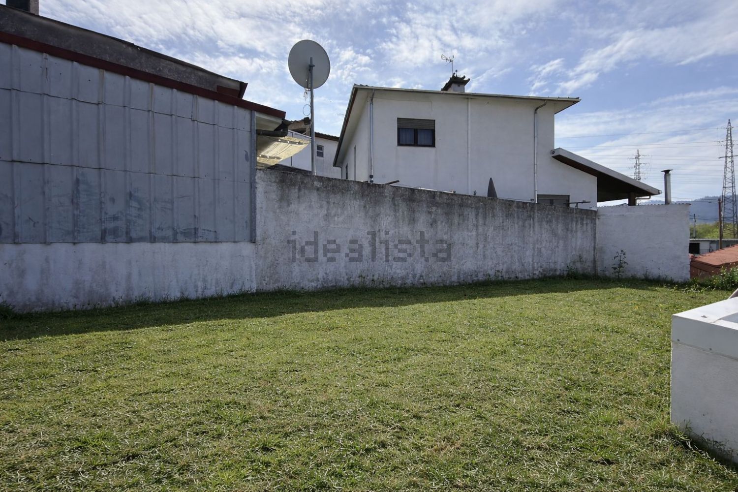 小楼房或独栋别墅出售在 Vila Nova do Campo - 外立面