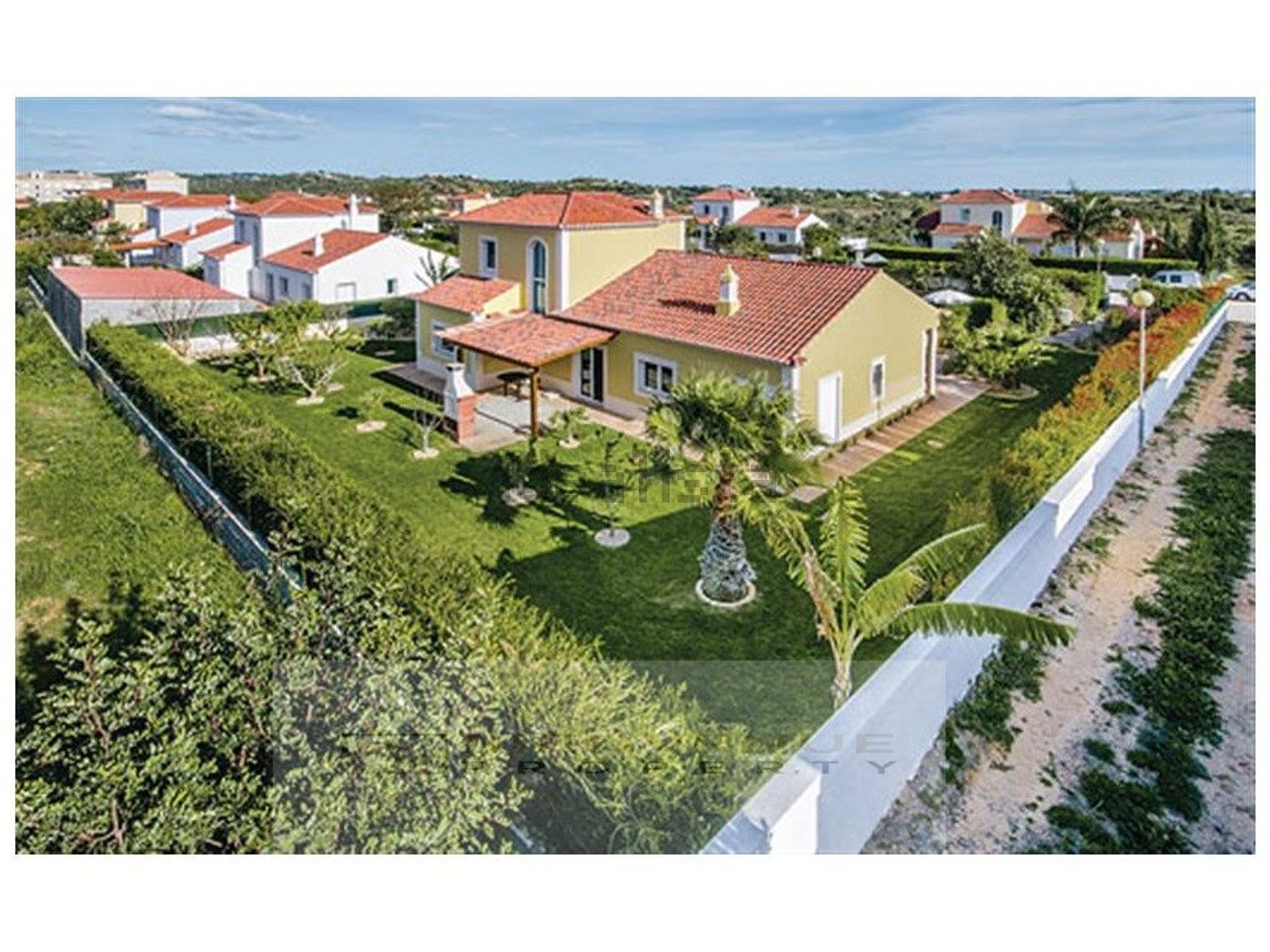 小楼房或独栋别墅出售在 Urb. Cerro Azul - Brancanes - Poço Longo - 照片