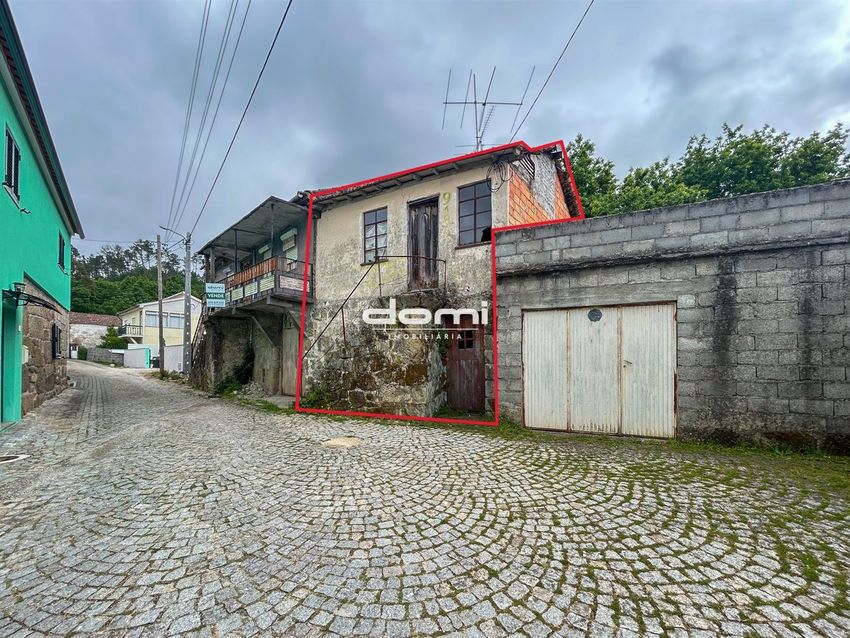 小楼房或独栋别墅出售在 São Pedro do Sul - Várzea - Baiões