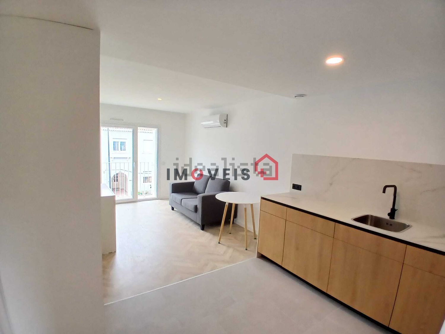 出租公寓 t1在 São Francisco - Estádio - 客厅