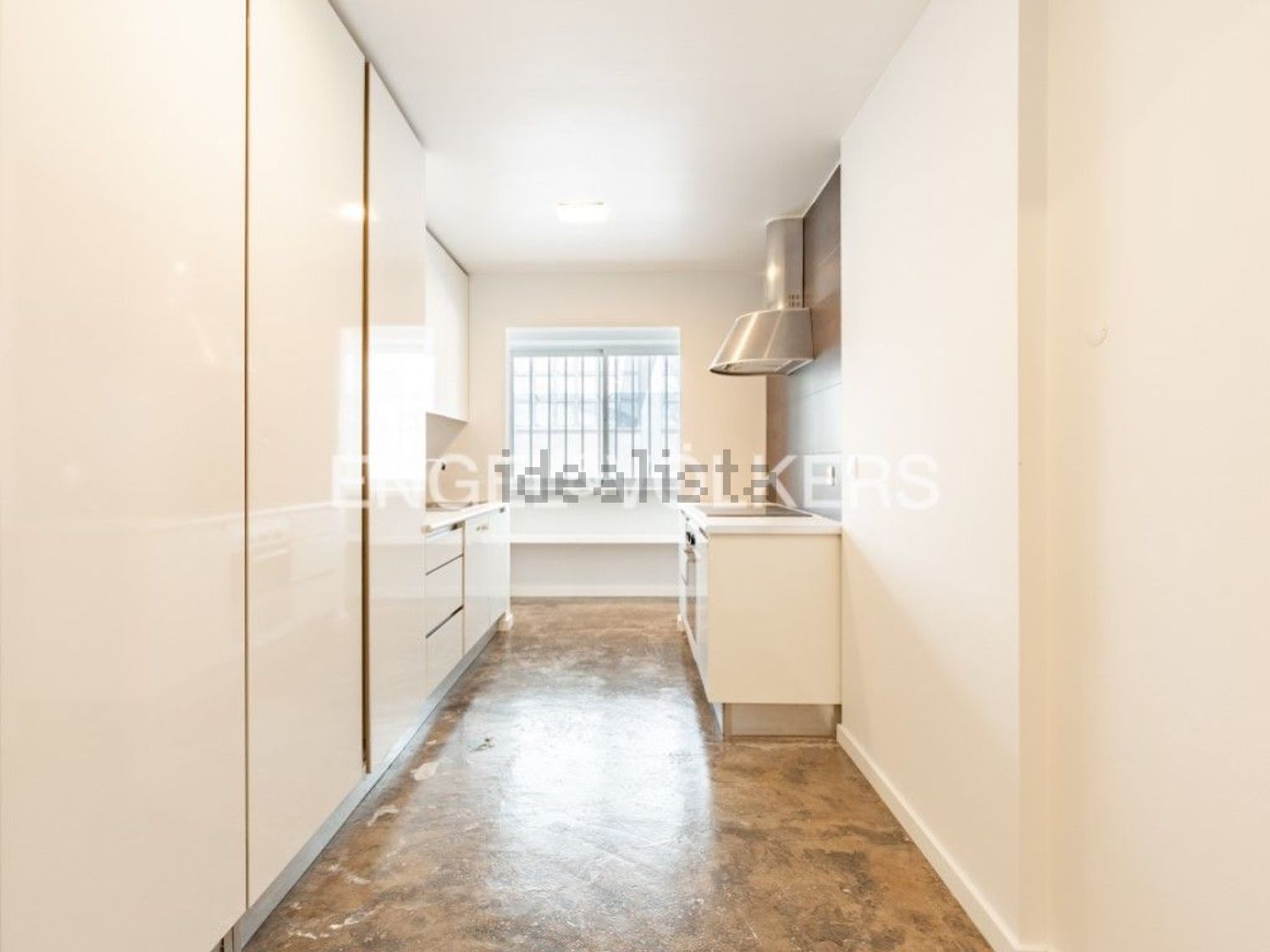 公寓 t3出售在 Restelo - 过道