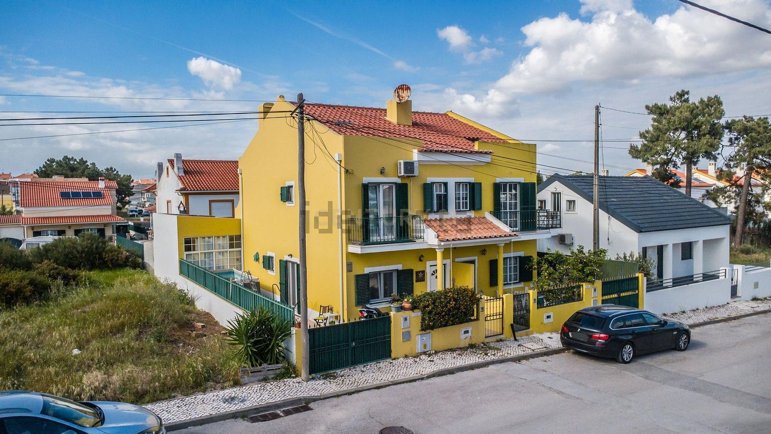 双拼别墅出售在Rua das Laranjeiras, 1123 - 外立面