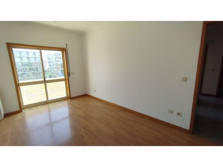 出租公寓 t1在Rua Doutor Alberto de Sousa Valente, 77