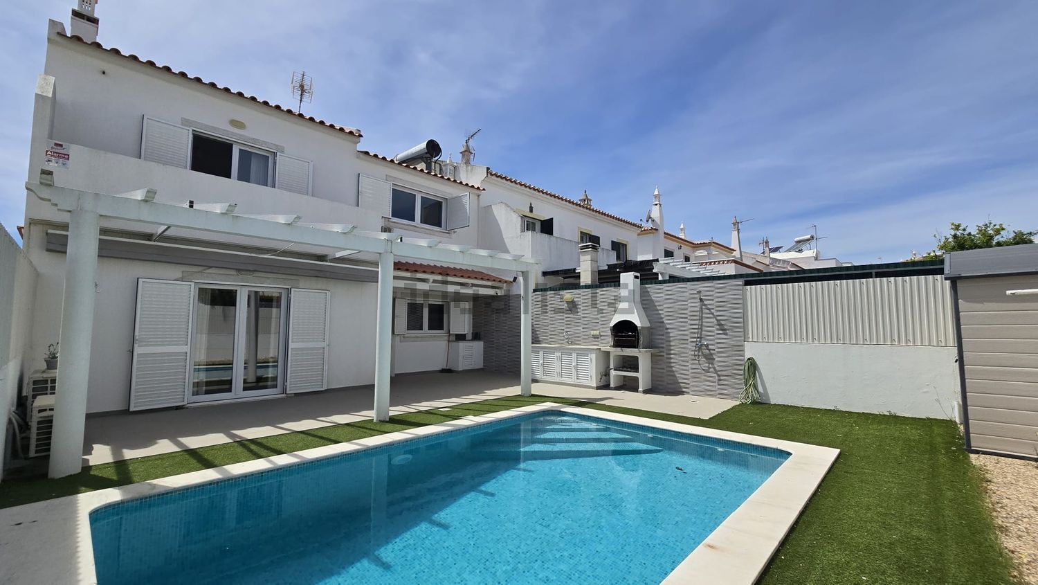 联排别墅出售在 Urbanização Casas da Audiência, 125 - 游泳池