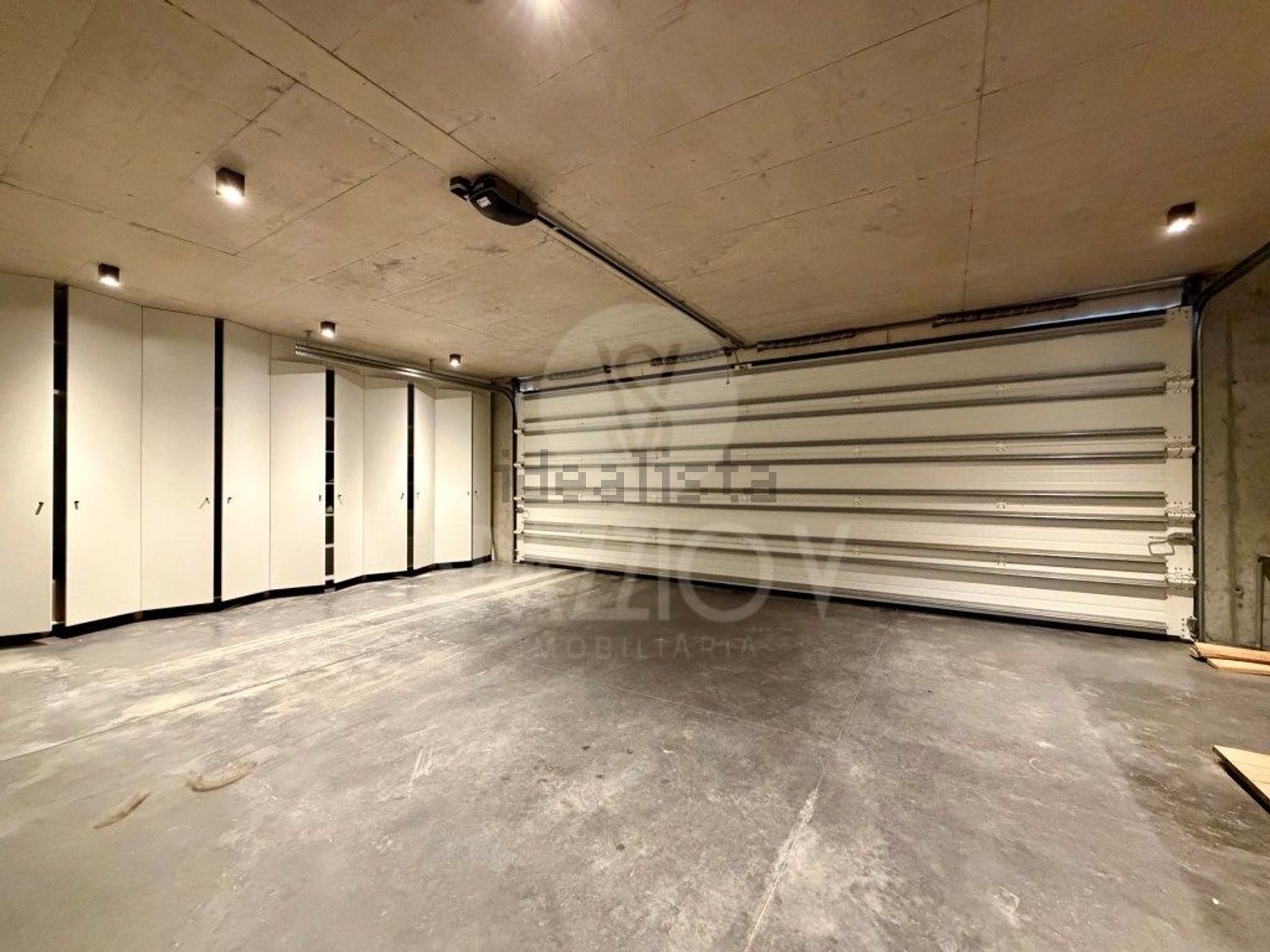 小楼房或独栋别墅出售在 Carreço - 停车位