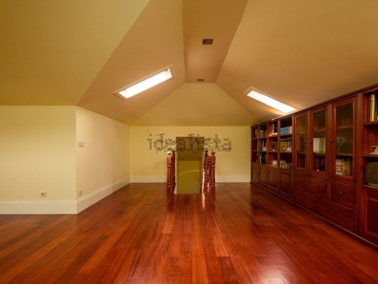 小楼房或独栋别墅出售在Rua do Carrão, 3907 - 过道