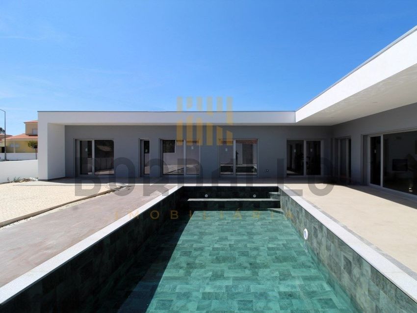 小楼房或独栋别墅出售在Rua da Eira