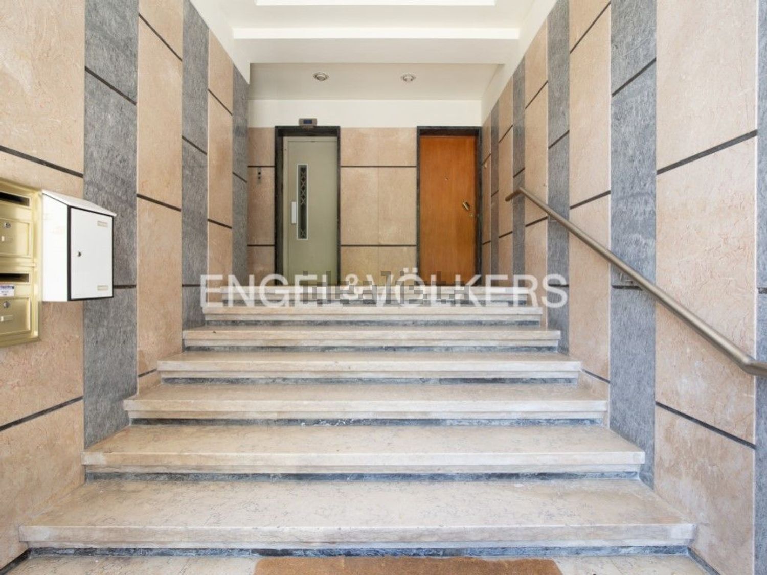 公寓 t3出售在 Restelo - 详情