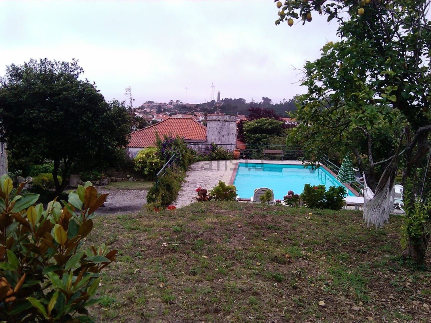 小楼房或独栋别墅出售在Avenida de Paço - 游泳池