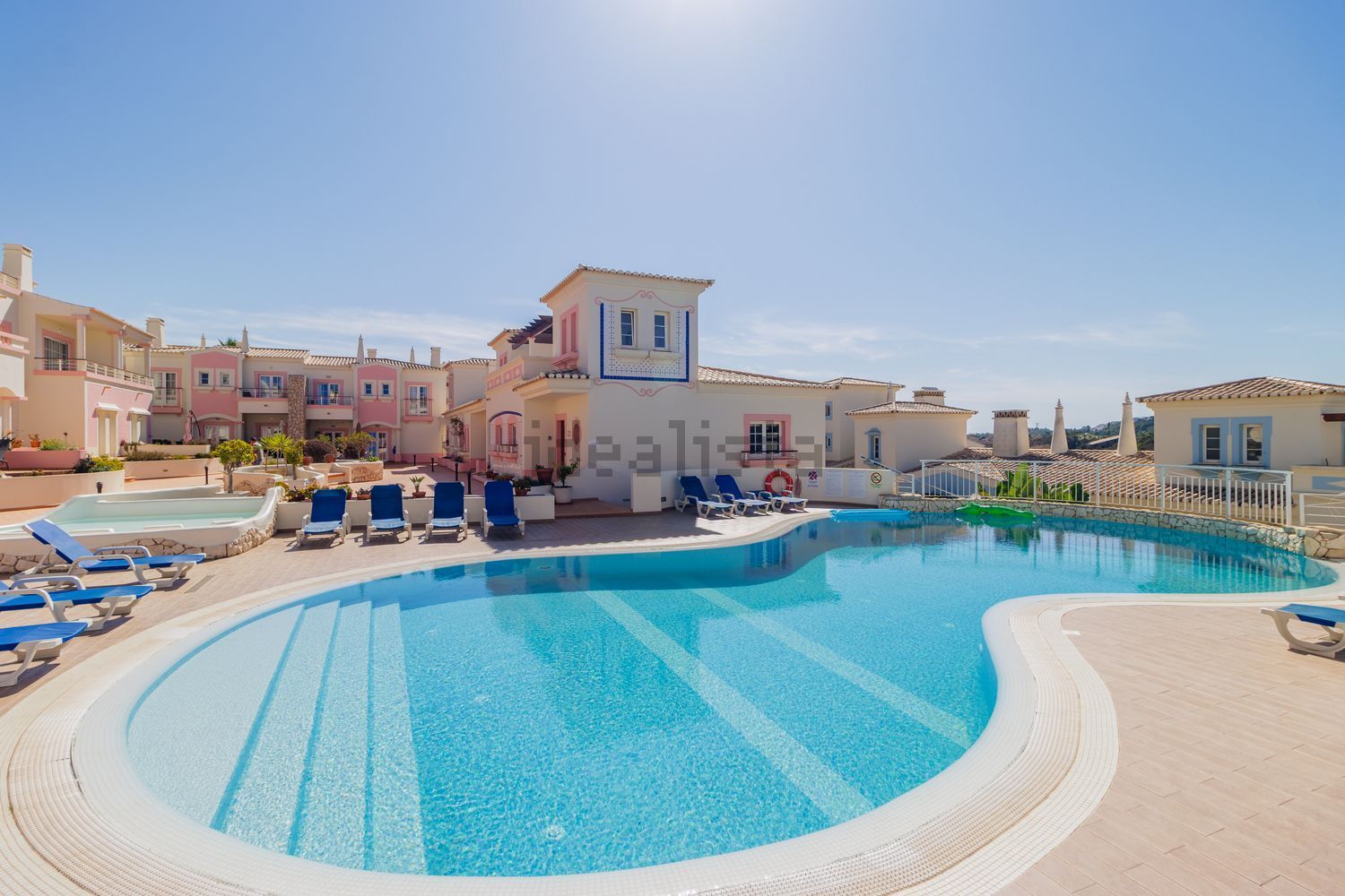 双拼别墅出售在 Golfe Santo António - 游泳池