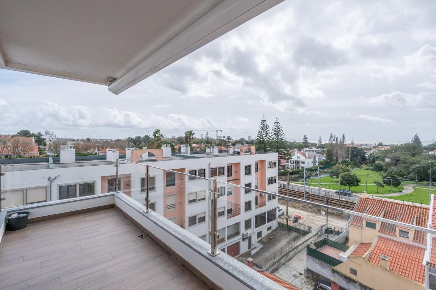 出租公寓 t2在 Bairro de Santa Teresinha - 阳台
