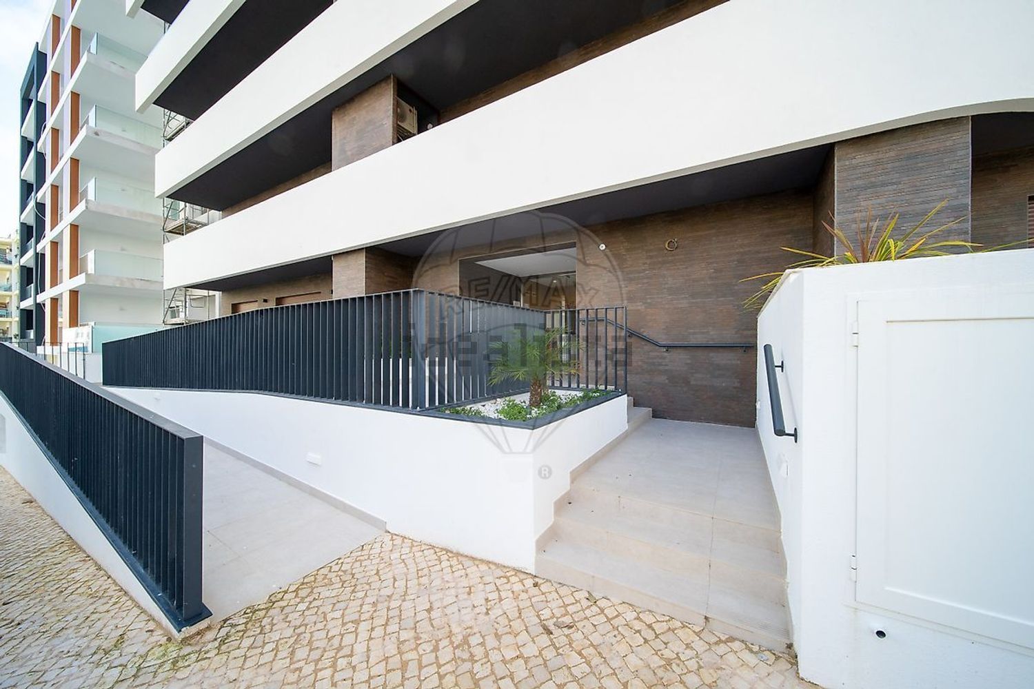 公寓 t1出售在Rua Nossa Senhora do Amparo, 8500 -610 - 阳台