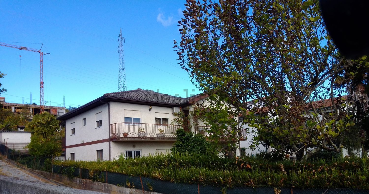 小楼房或独栋别墅出售在Rua da Portela, 15 - 外立面