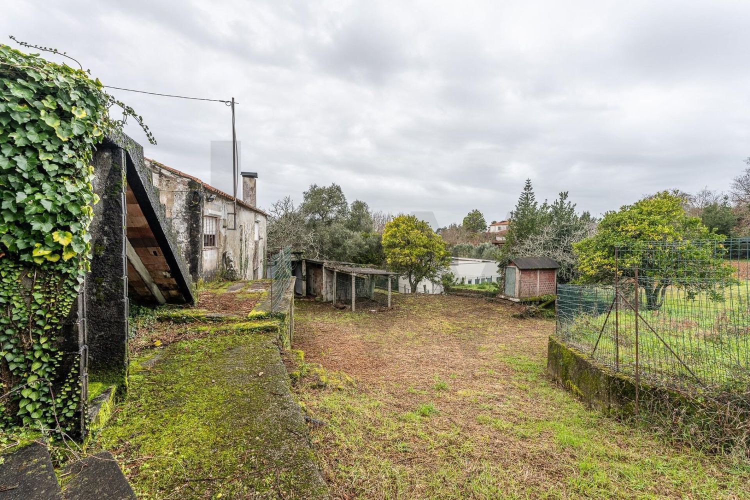 小楼房或独栋别墅出售在Rua da Barrosa - 外立面