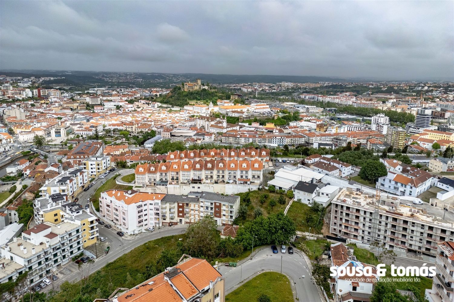小楼房或独栋别墅出售在 Bairro dos Anjos - Vale da Cabrita - 视线
