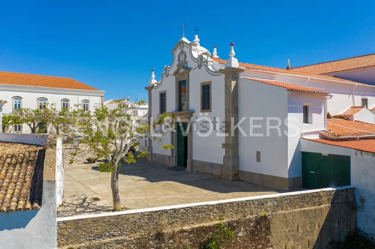 小楼房或独栋别墅出售在 Santa bárbara de nexe - 外立面
