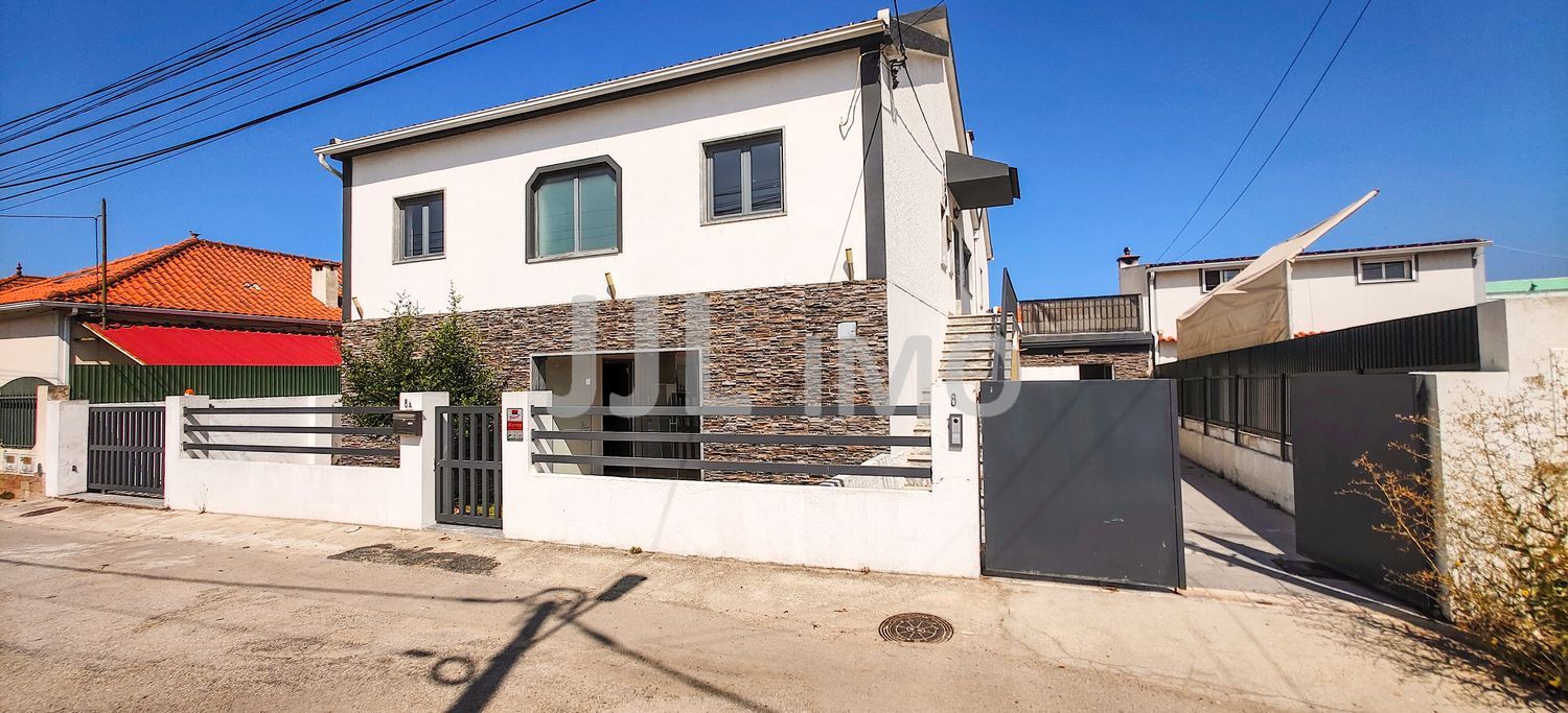 小楼房出售在Rua dos Telefones