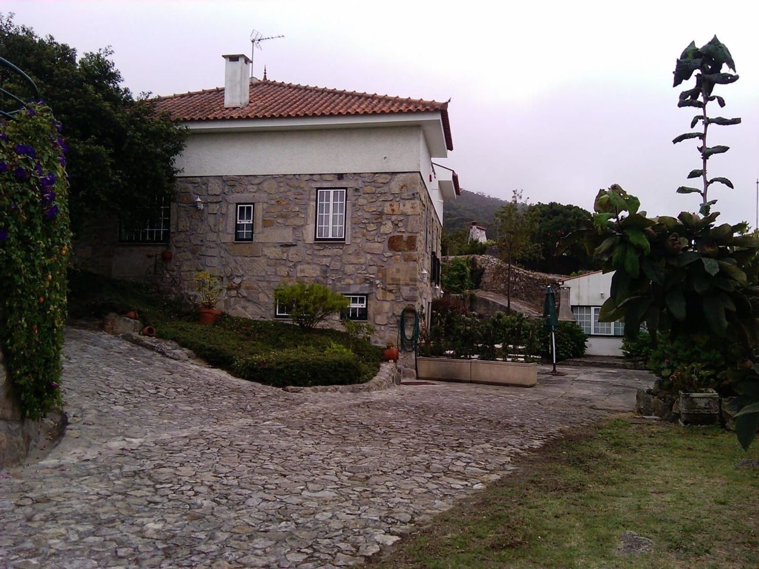 小楼房或独栋别墅出售在Avenida de Paço - 外立面