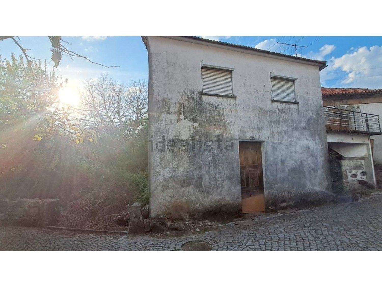 小楼房或独栋别墅出售在 Vila Nova de Paiva - 外立面