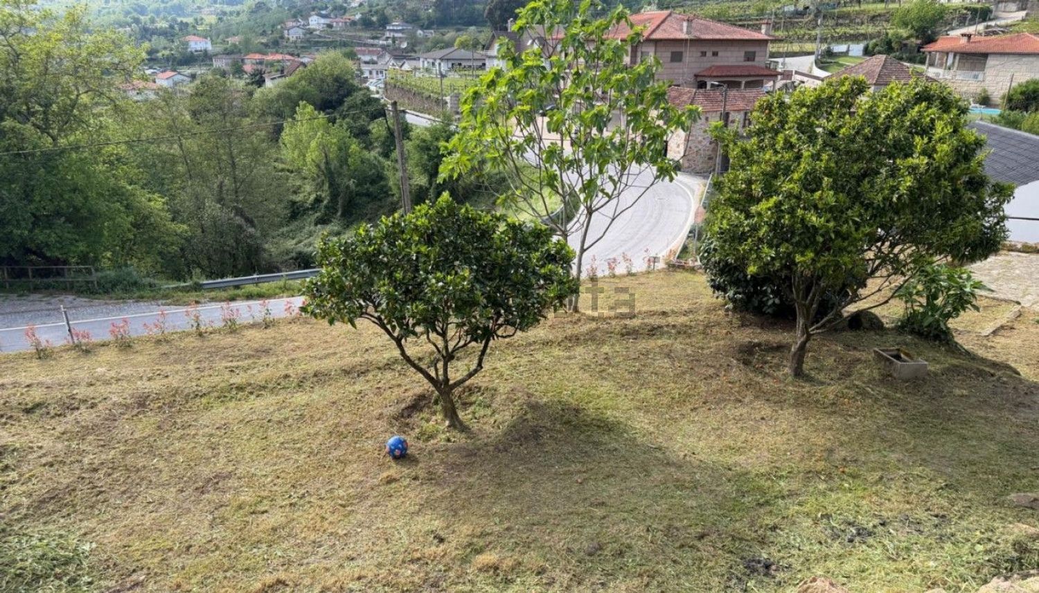 小楼房或别墅出售在 Sande e São Lourenço - 花园