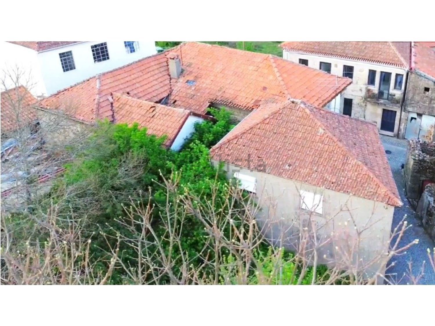 小楼房或独栋别墅出售在 Vila Nova de Paiva - 外立面