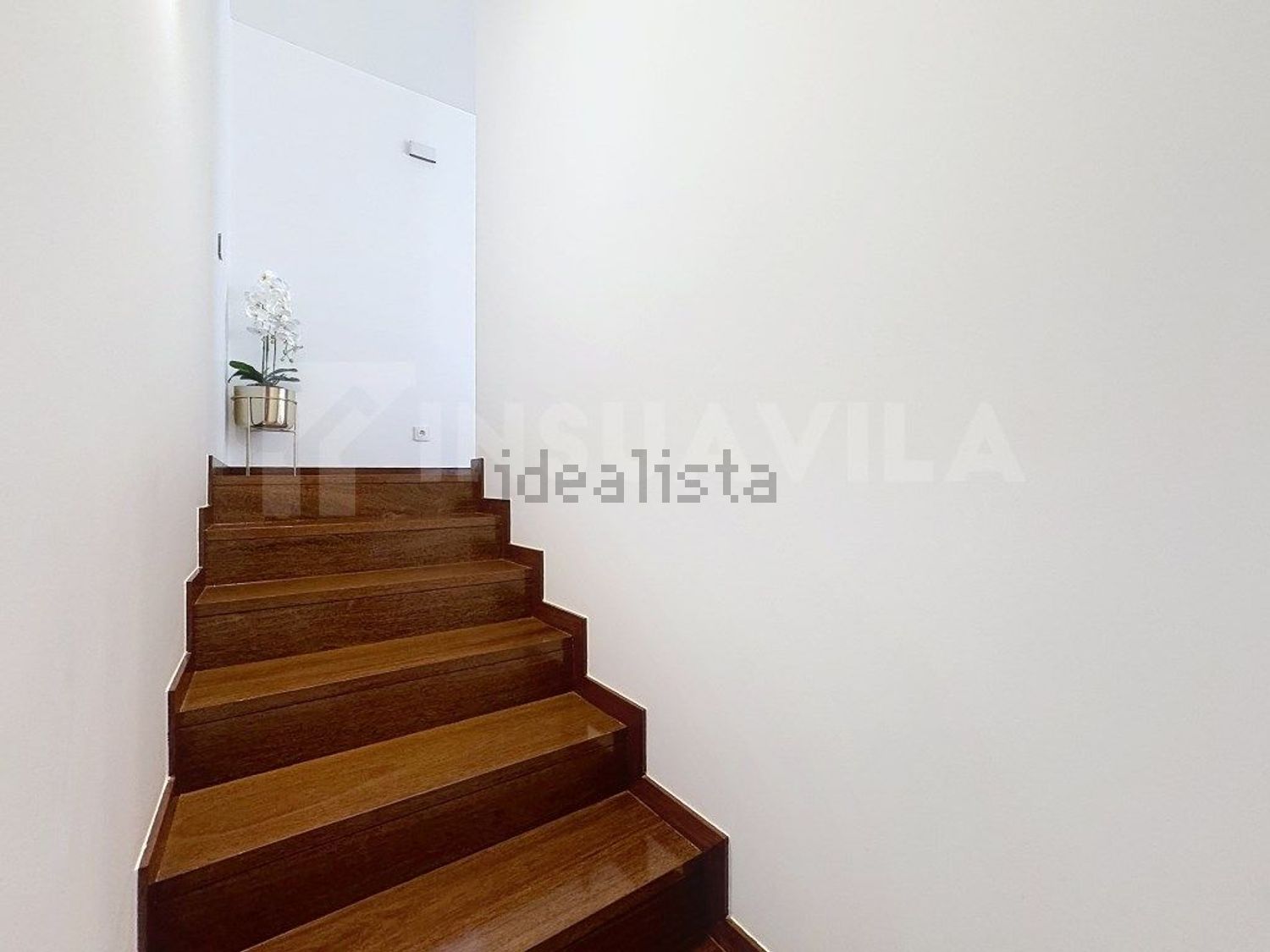 小楼房或独栋别墅出售在Rua da Estrada Real - 详情