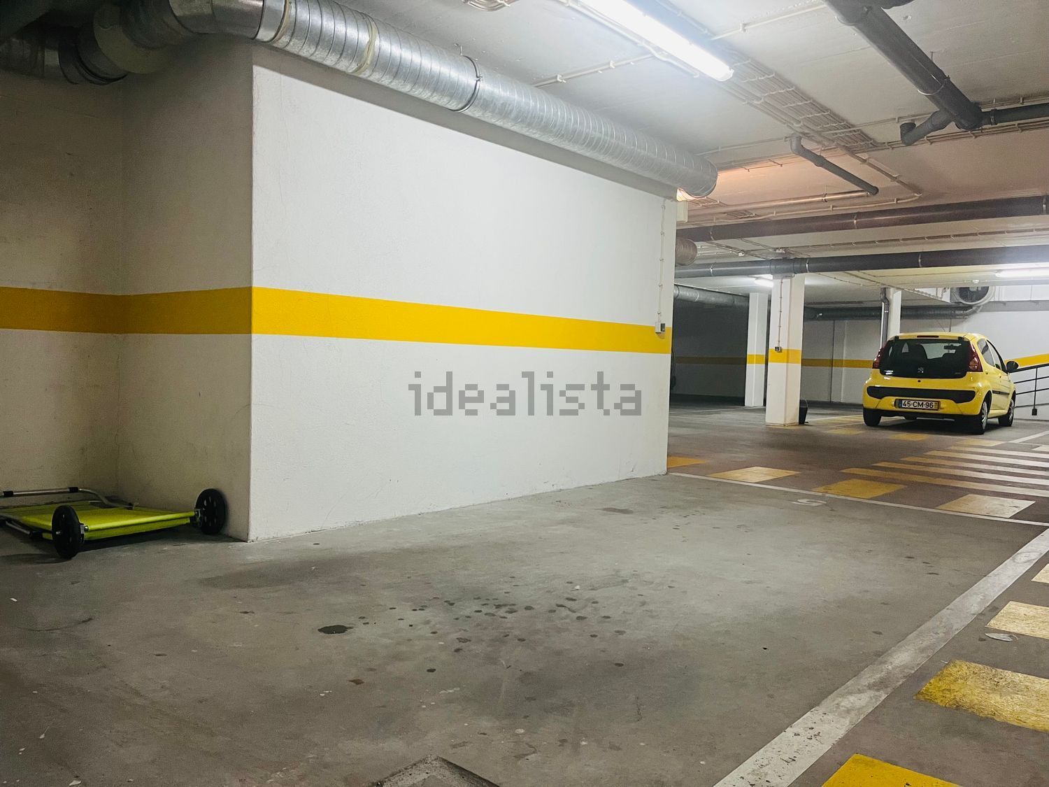出租公寓 t1在Rua Cesário Verde, 59 - 停车位