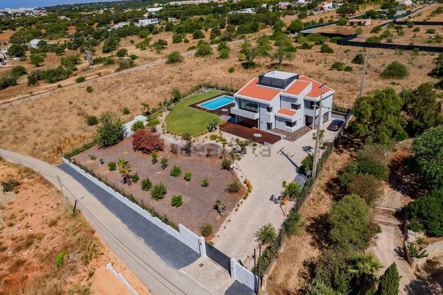 小楼房或独栋别墅出售在 Em527-2, 720 - 照片