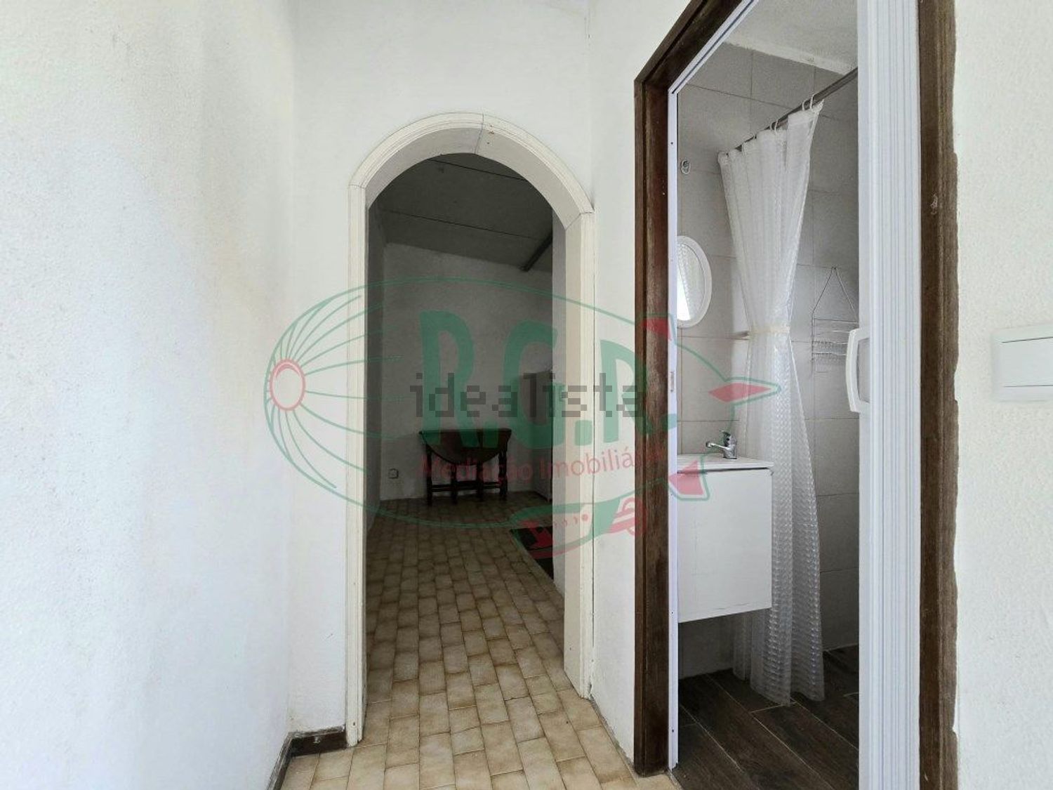 小楼房或独栋别墅出售在 Cimo da Serra - Bouça das Almas - Taralhão - 过道