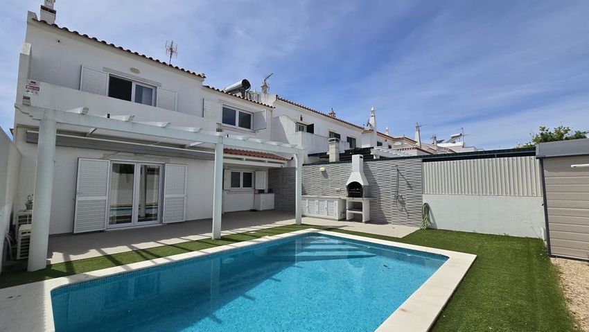 联排别墅出售在 Urbanização Casas da Audiência, 125