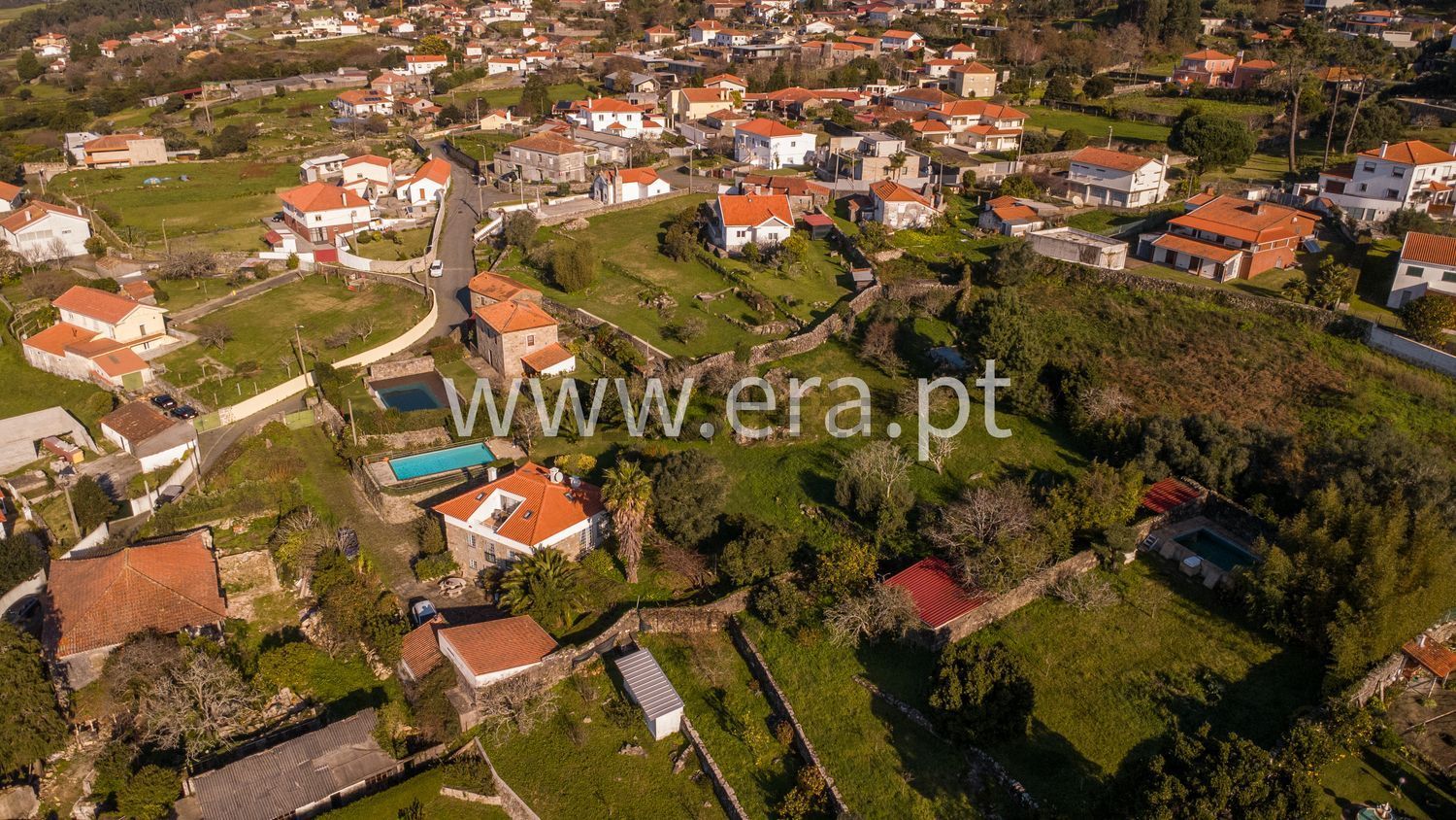小楼房或独栋别墅出售在Avenida de Paço - 照片