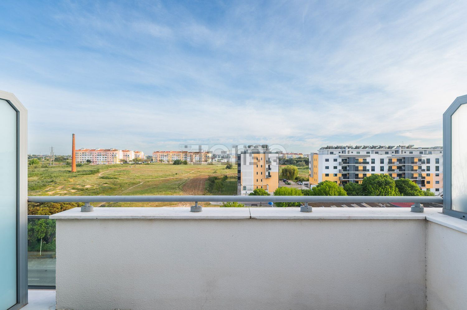 复式公寓出售在Avenida Garcia de Orta, 635 - 门廊