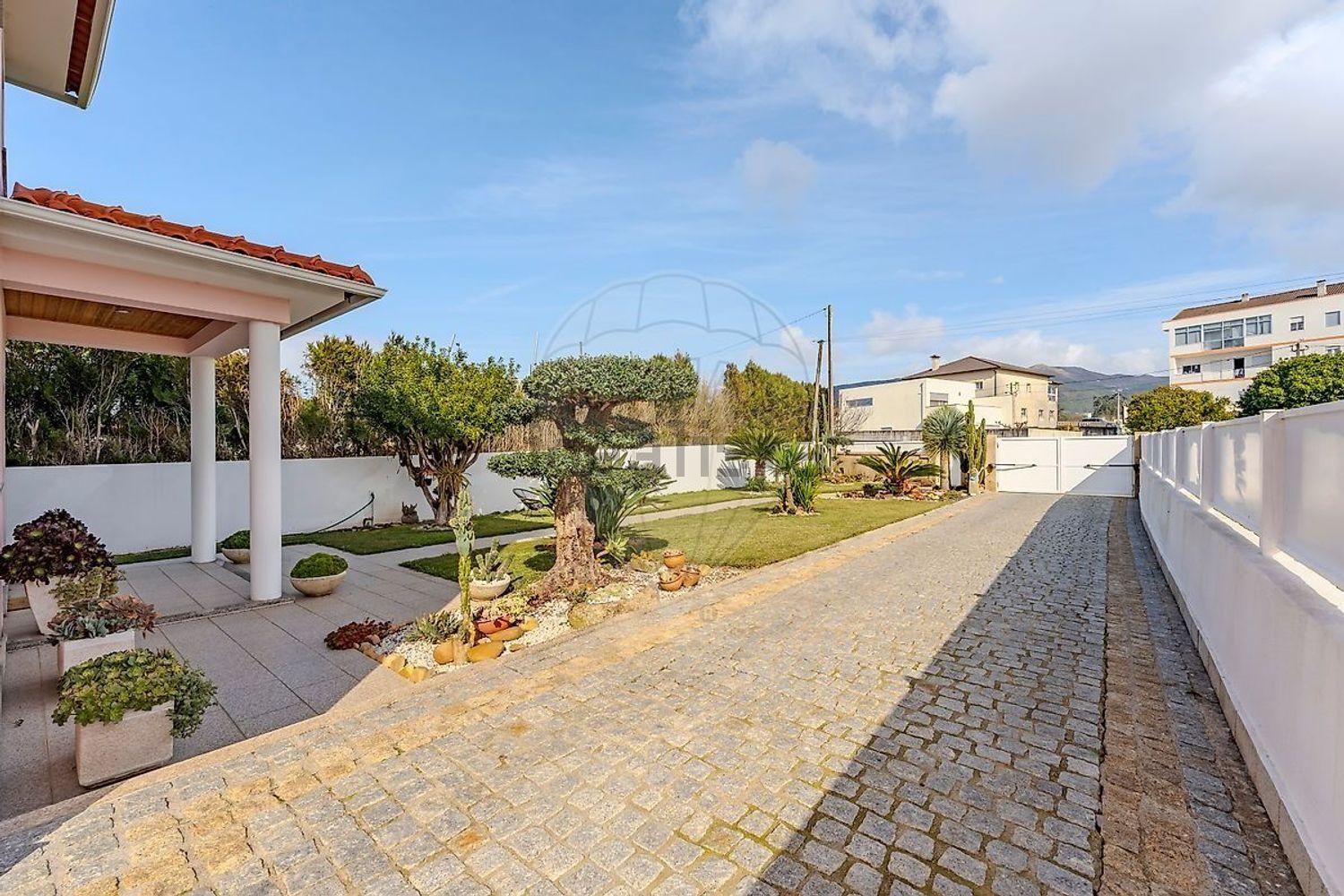 小楼房或独栋别墅出售在Rua da Senra s/n - 外立面