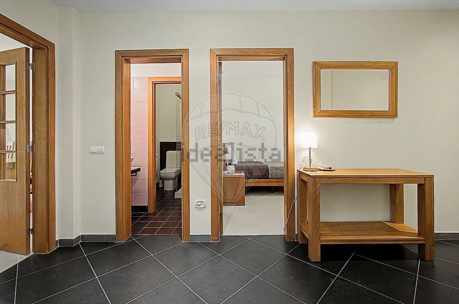 小楼房或独栋别墅出售在Rua Almeida Garrett - 照片