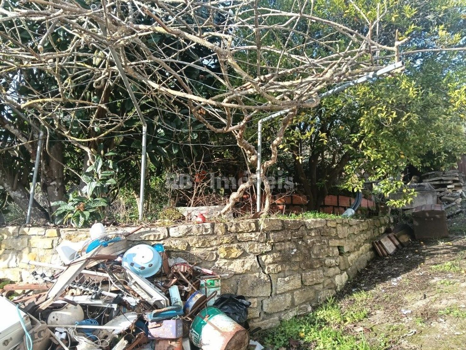 小楼房或独栋别墅出售在Rua Poço, 15 - 外立面