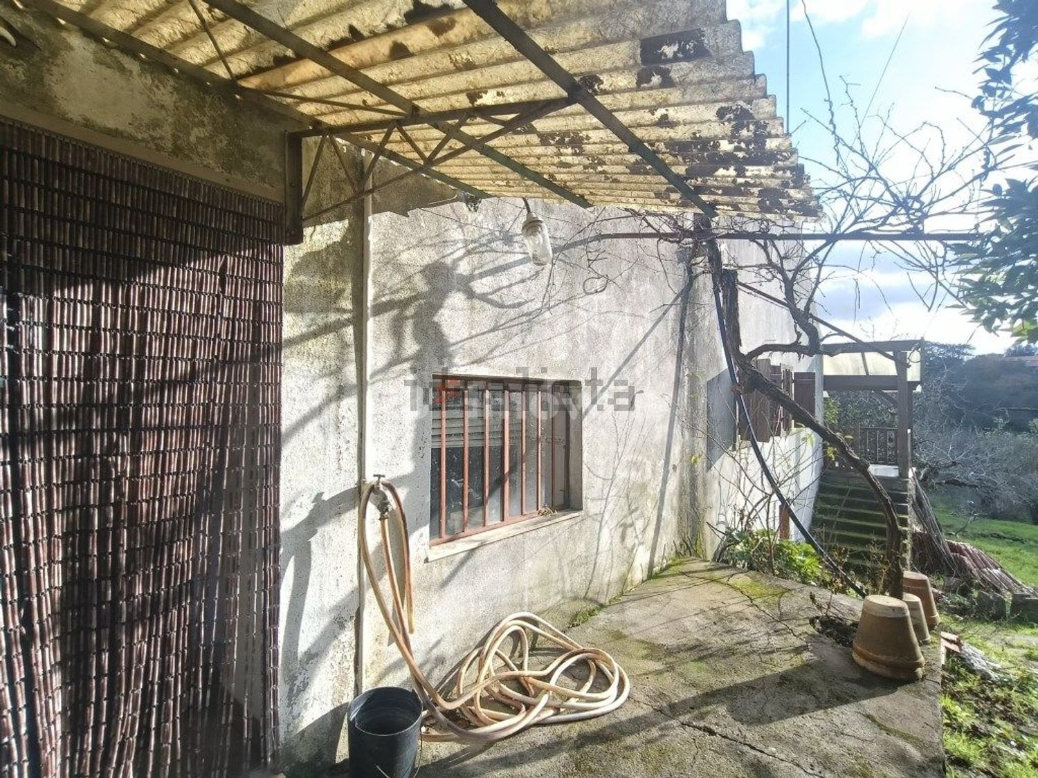 小楼房或独栋别墅出售在Rua Poço, 15 - 外立面