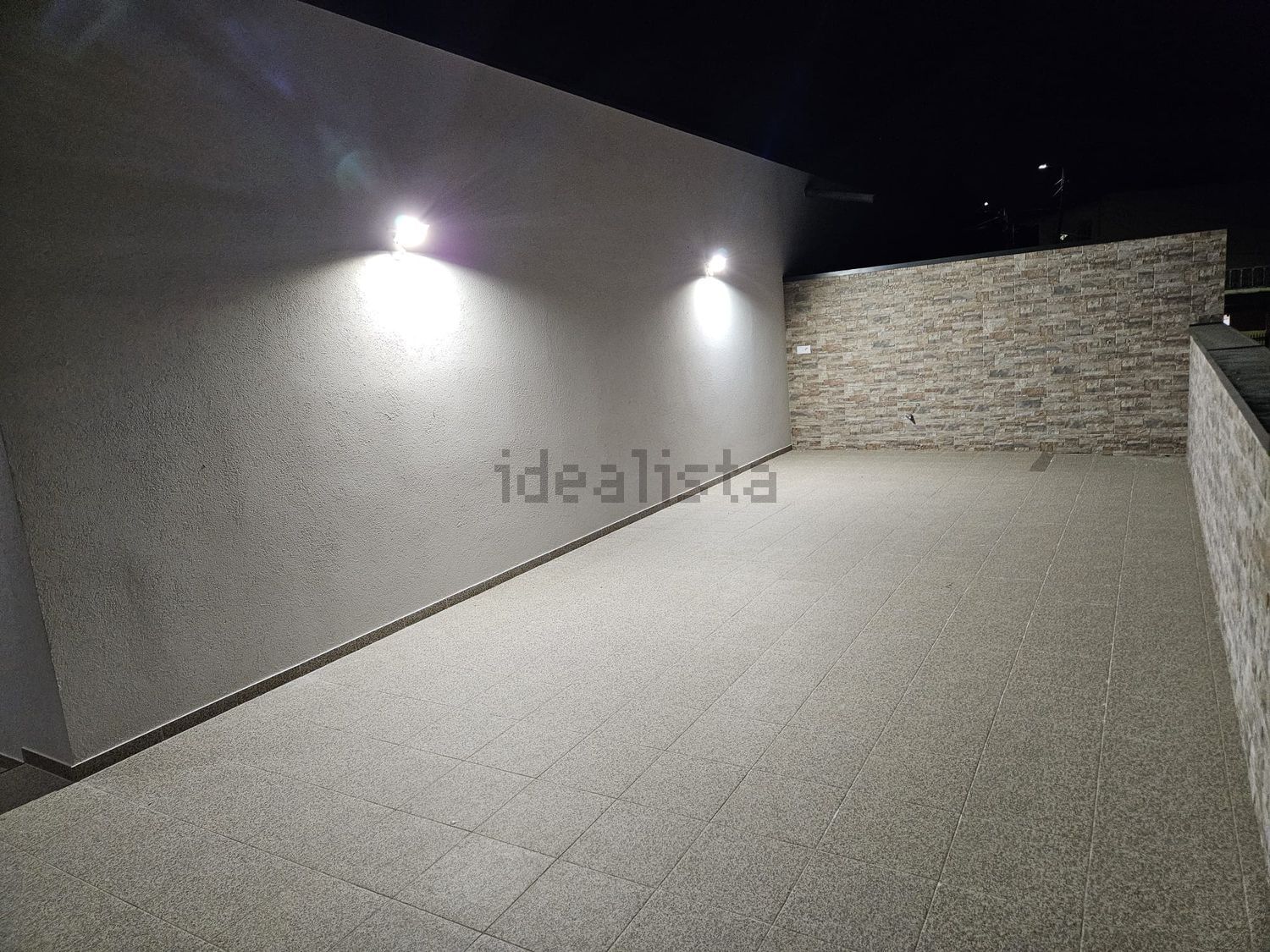 小楼房或独栋别墅出售在Rua 25 de Abril, 347 - 阳台